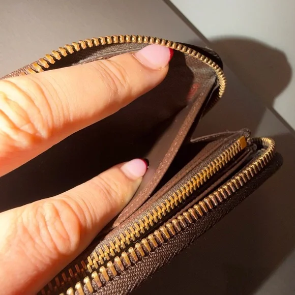 Louis Vuitton Damier zipper around wallet